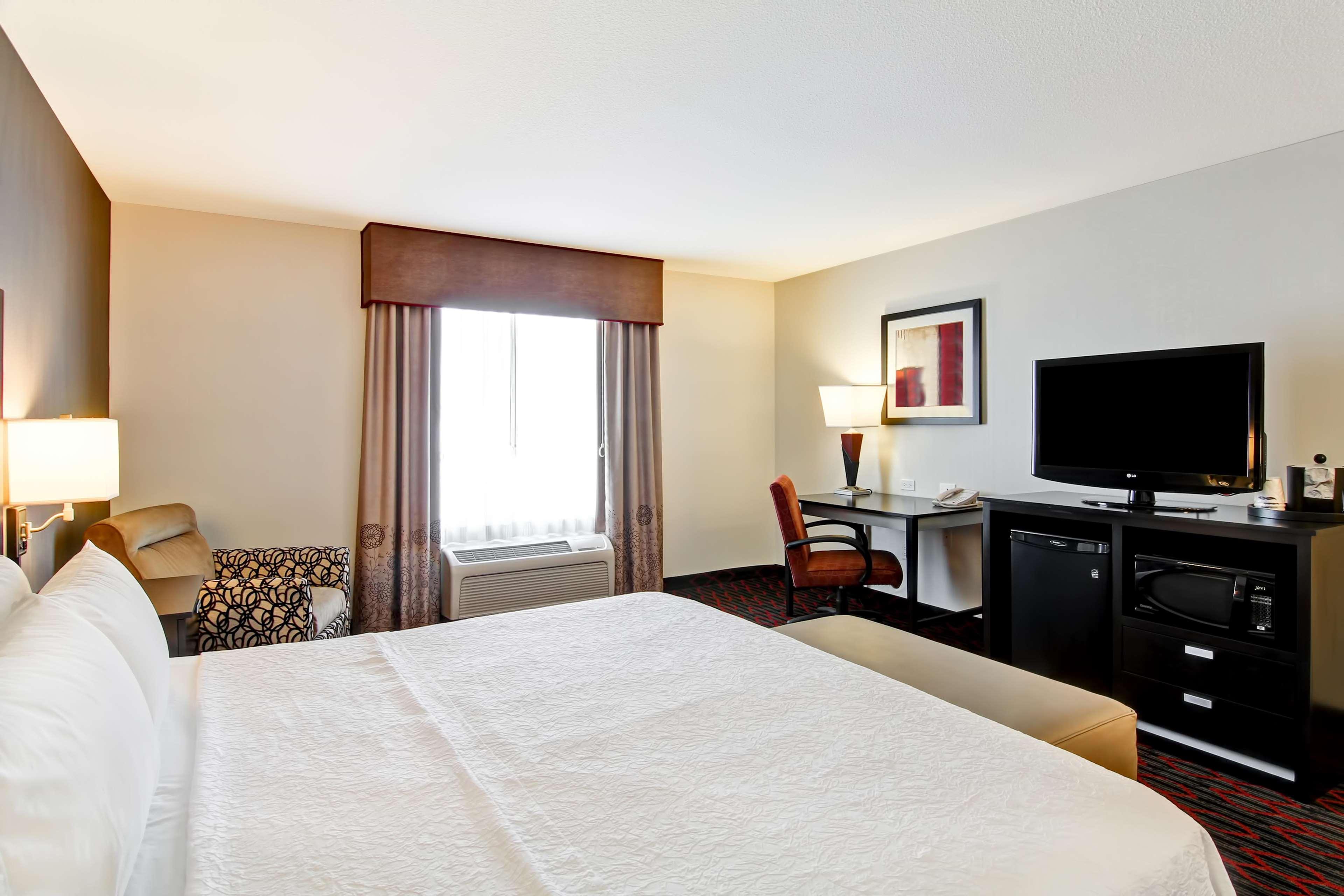 Hampton Inn & Suites Red Deer Penhold Exterior foto