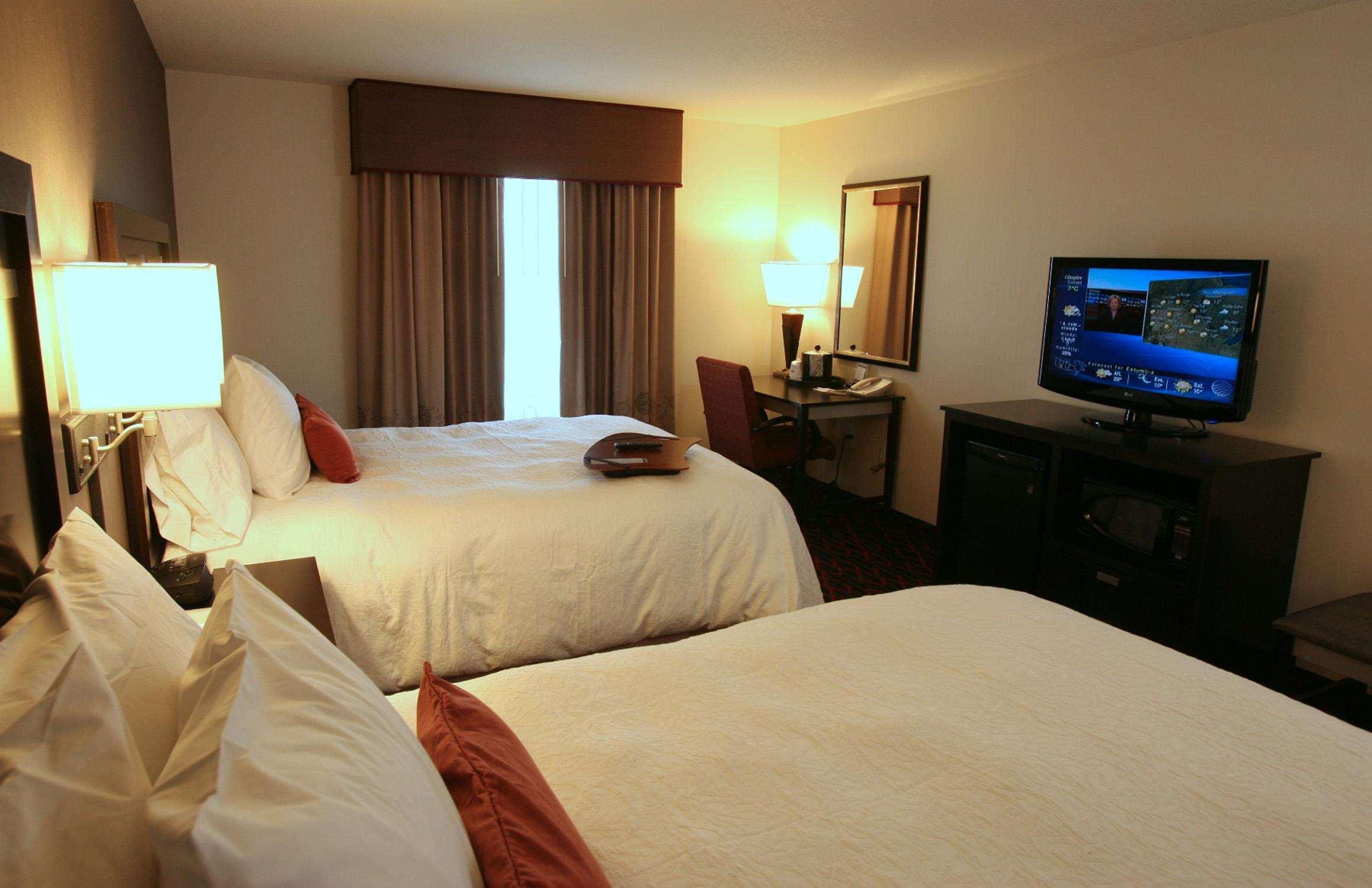 Hampton Inn & Suites Red Deer Penhold Habitación foto