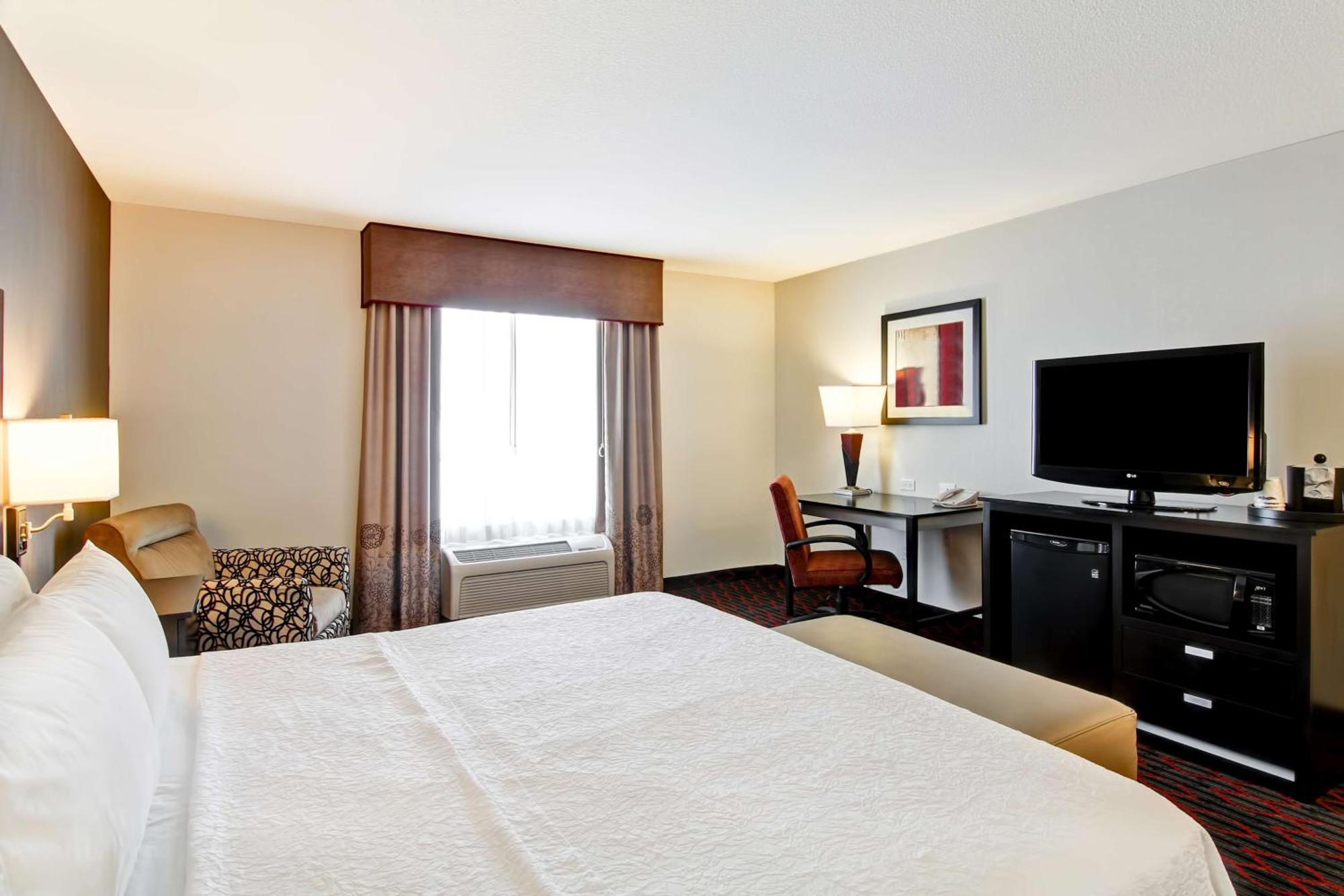 Hampton Inn & Suites Red Deer Penhold Exterior foto