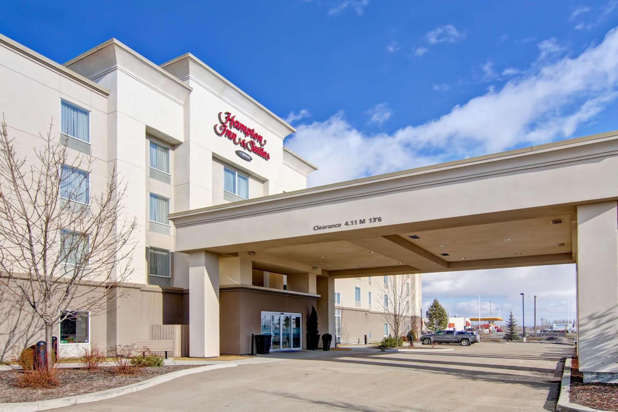 Hampton Inn & Suites Red Deer Penhold Exterior foto